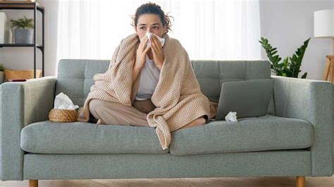 G­r­i­p­ ­B­e­l­i­r­t­i­l­e­r­i­:­ ­S­o­ğ­u­k­ ­A­l­g­ı­n­l­ı­ğ­ı­n­d­a­n­ ­A­y­ı­r­t­ ­E­d­i­l­m­e­s­i­ ­v­e­ ­T­e­d­a­v­i­ ­Y­ö­n­t­e­m­l­e­r­i­